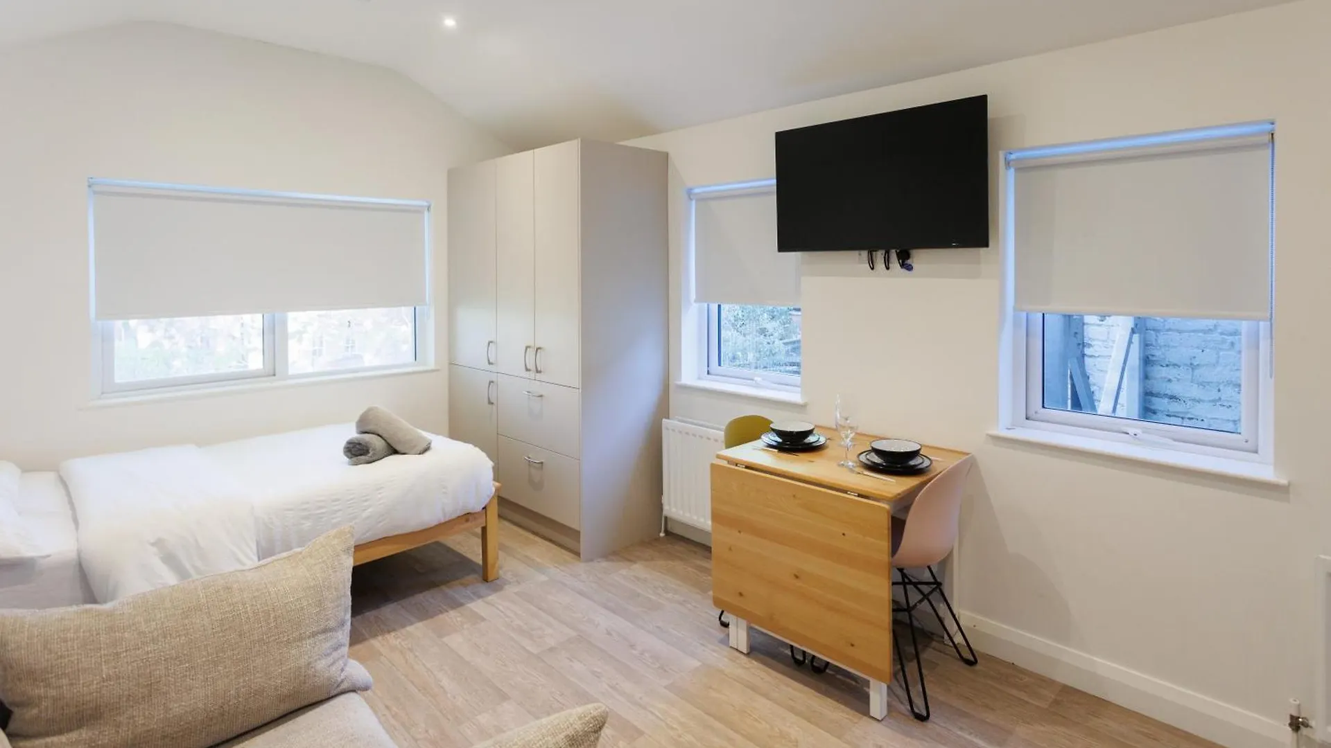 Boutique Belfast Apartment For 2 0*,